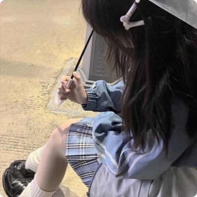圆月映花都